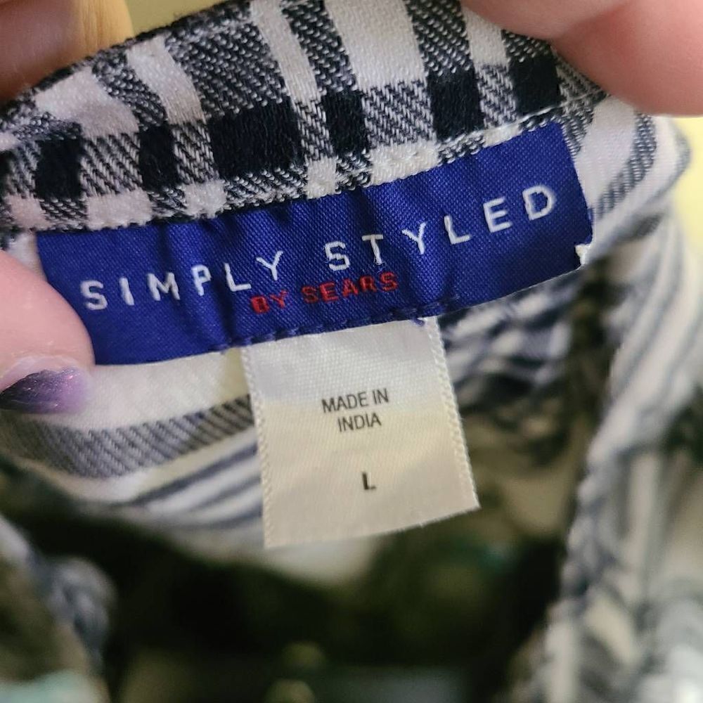 Simply Styled Plaid Top   - Picture 6 of 7